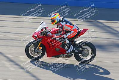 media/Jan-21-2022-Fastrack Riders (Fri) [[90b5309cc6]]/Level 1/Session 1 Front Straight/